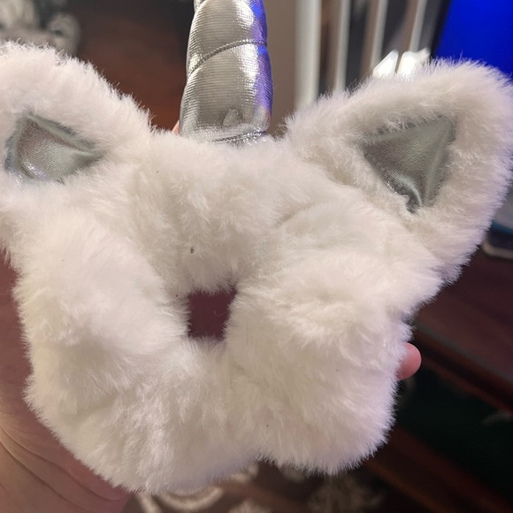 Free gift with any $40 purchase. - Picture 2 of 2